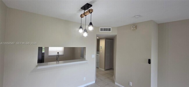 Foto del edificio - 3790 N University Dr
