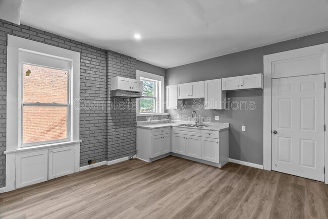 Building Photo - 3456 Chippewa St