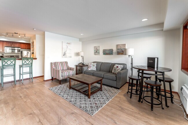 Foto del edificio - 322 W Woodin Ave