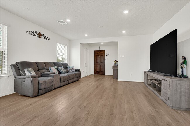 Foto del edificio - 5510 Blackbird Ln