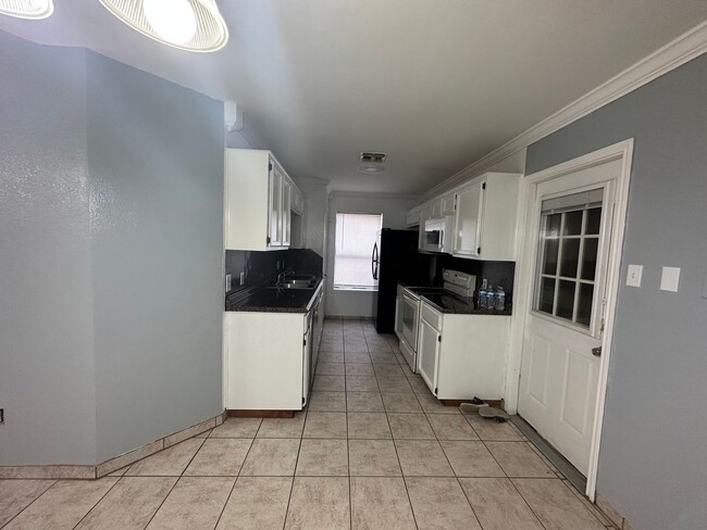 Building Photo - 2209 Baffin Bay Dr