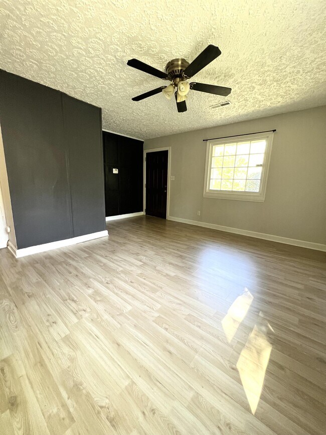 Foto del edificio - 1311 Joyce St