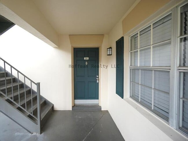 Building Photo - Lakefront Condo in Carrollwood!