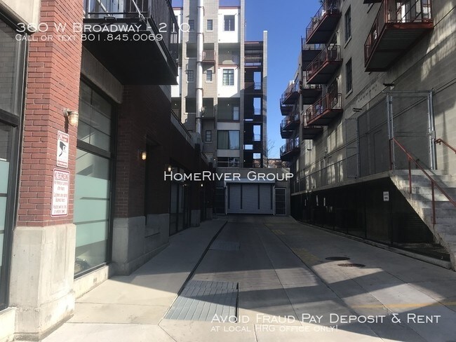 Building Photo - 360 Broadway