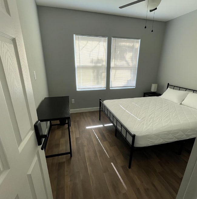 Foto del edificio - 427 E Southcross