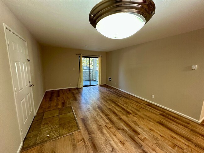 Building Photo - Cupertino Villas Condo