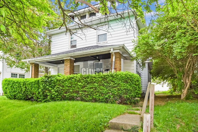 Photo - 925 N Gladstone Ave House