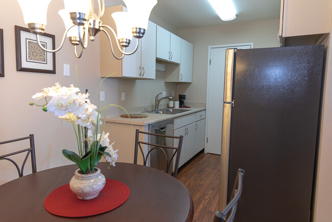 Kitchen/Dinning Area - Silver Lake Apartments, LLC.