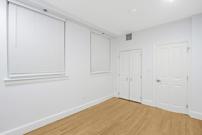 Building Photo - 140 Boylston St
