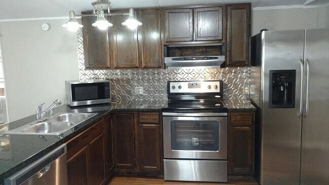 Building Photo - 427 White Oak Way