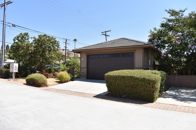 Building Photo - 1341 Green Field Drive