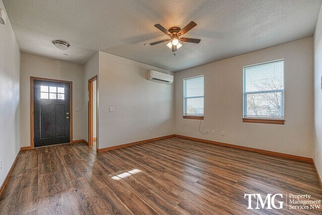 Foto del edificio - 3251 Lewis Ln