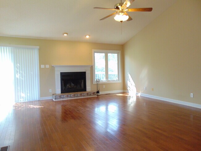 Building Photo - 103 Broad Oak Pl