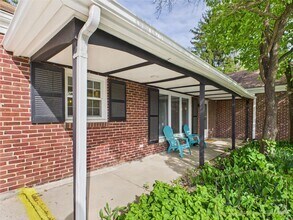 Building Photo - 1371 Irving Rd