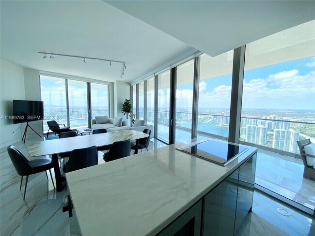 Foto del edificio - 18975 Collins Ave
