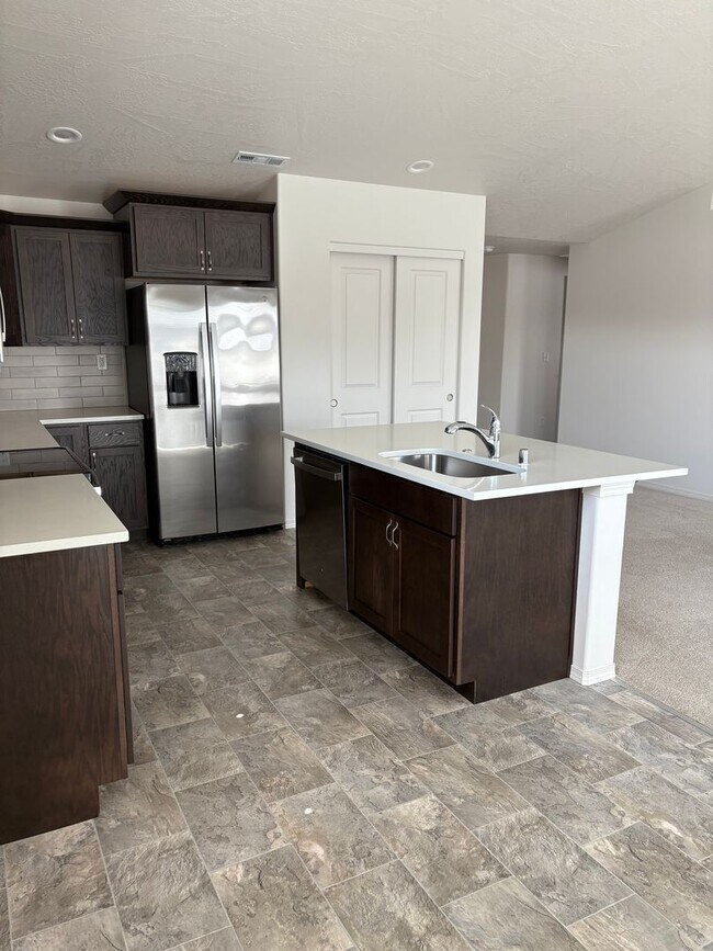 Foto del edificio - 1/2 Off Deposit!! Newer Construction in Ma...