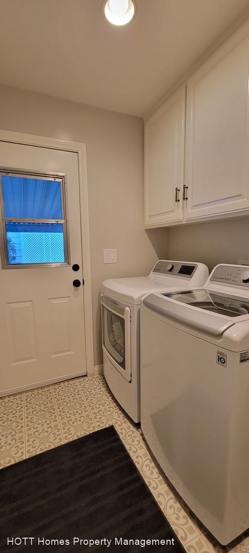 Building Photo - 1 br, 1 bath House - ADU in 55+ community....
