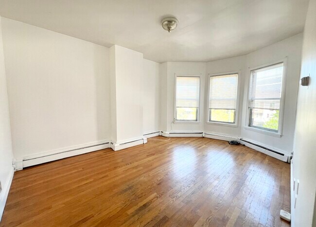 Building Photo - 848 Huntington Ave