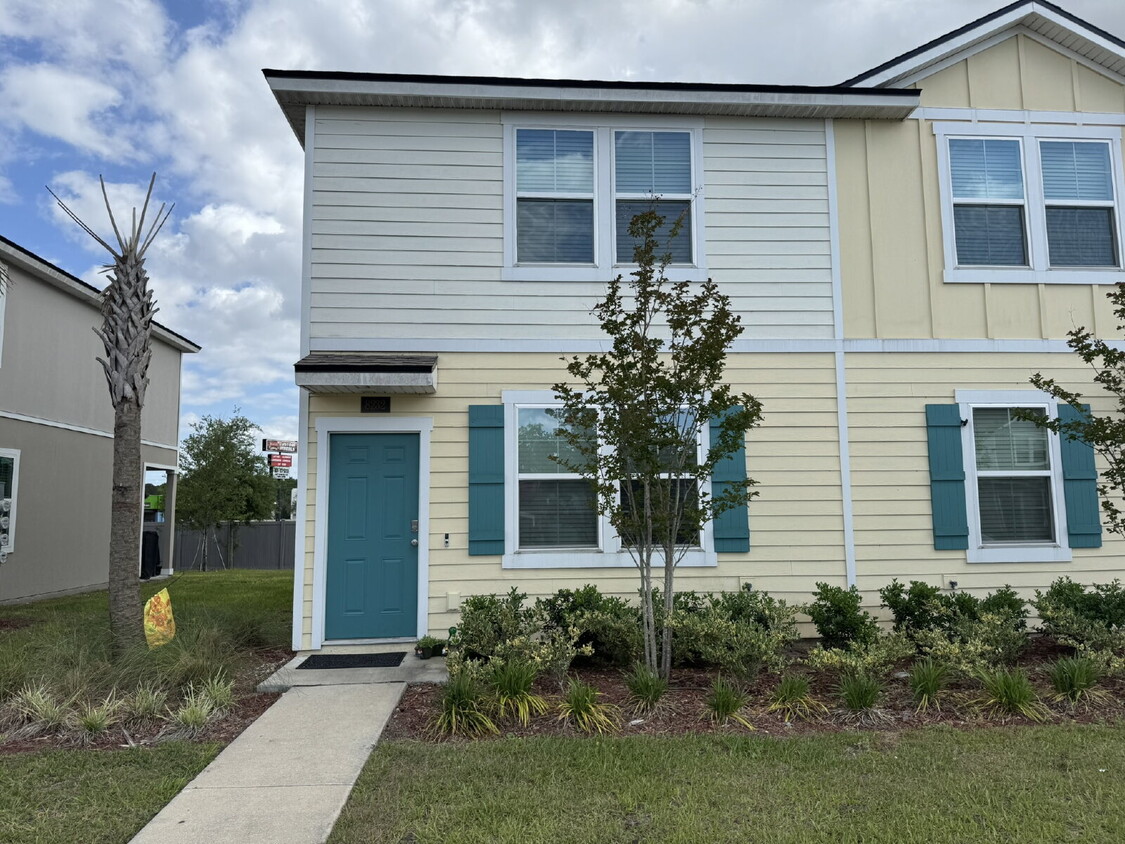 Foto principal - Rivergate Modern Townhome Near Downtown & ...