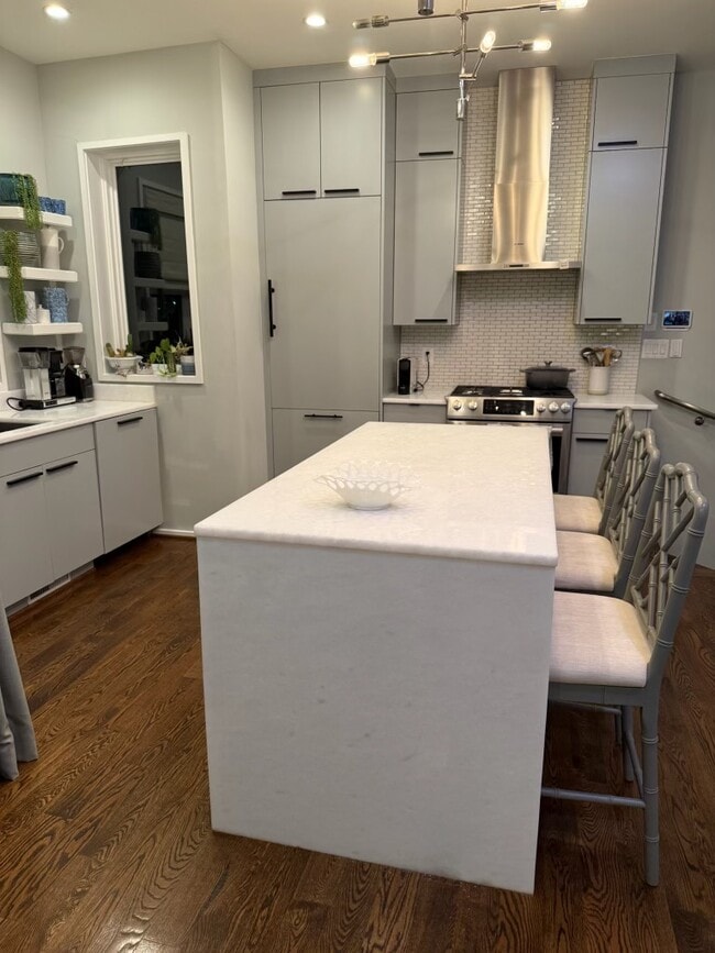 Building Photo - 1100 W St NW