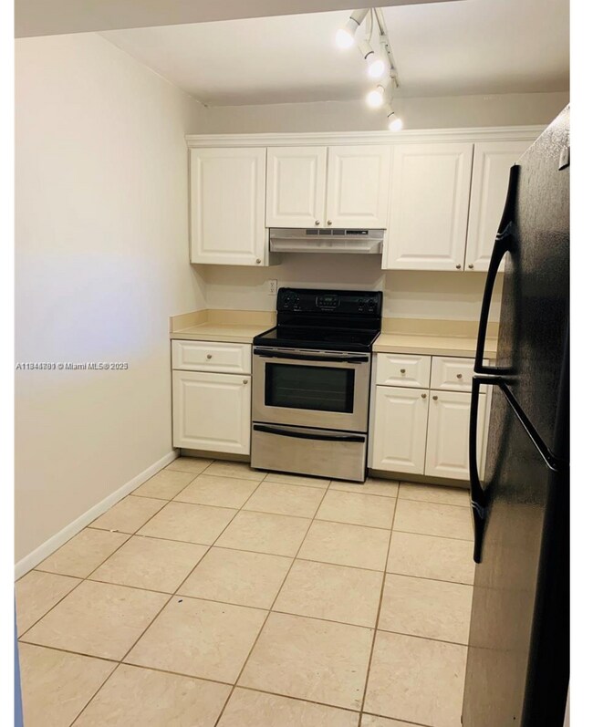 Foto del edificio - 711 N Pine Island Rd
