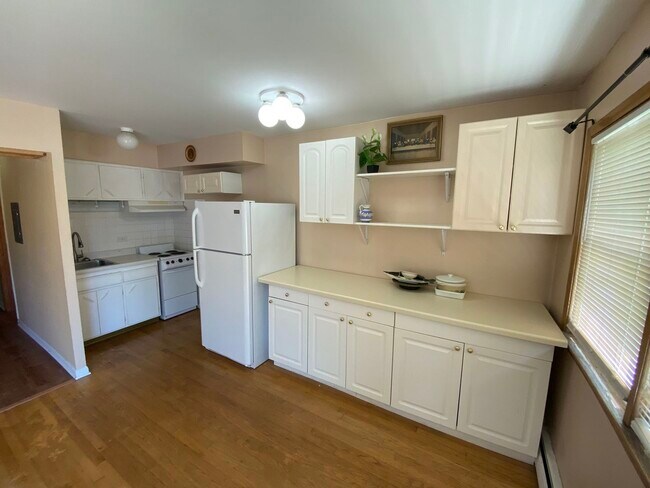 Foto del edificio - 6151 W Belmont Ave