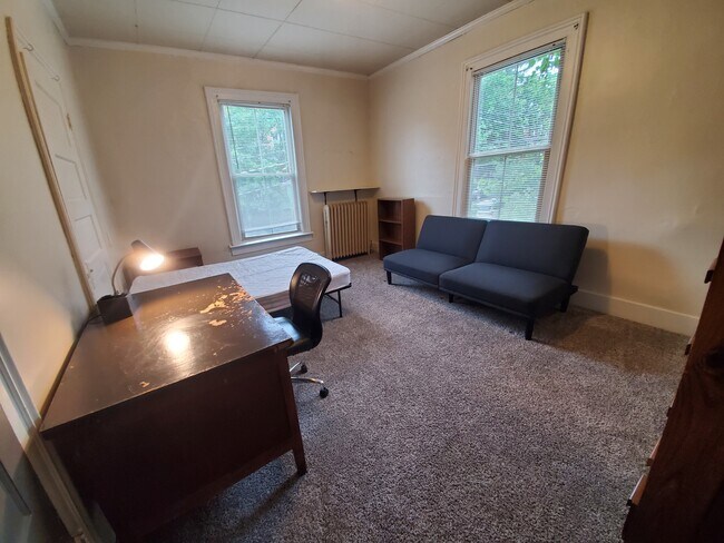 Dormitorio 1 - 519 E Buffalo St