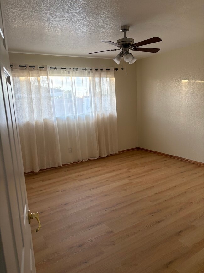 Building Photo - 928 E Vista del Playa Ave