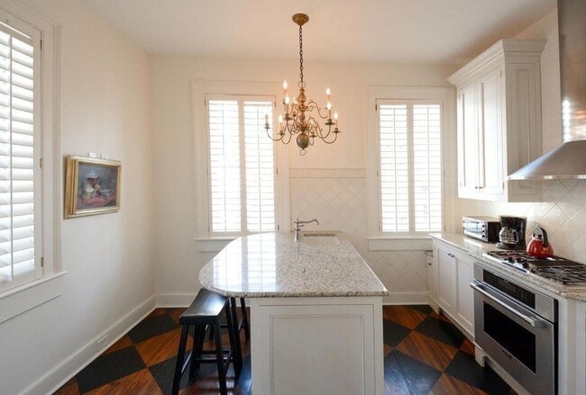 Photo - 61 Queen St House