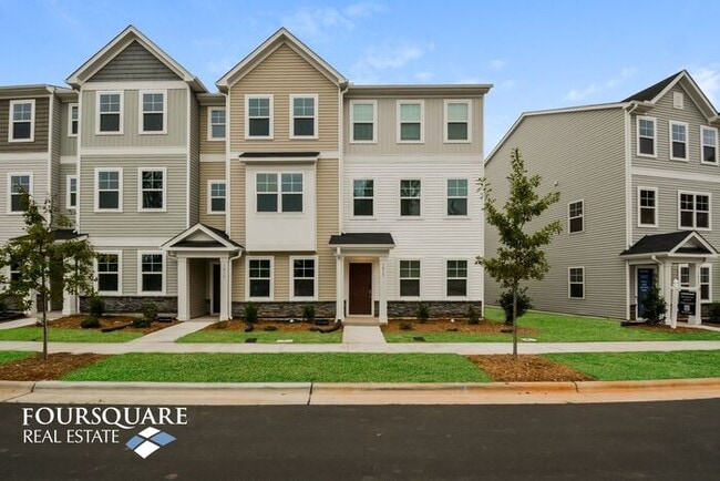 Foto del edificio - Modern 3-Story Townhome with First-Level Bedroom, Open Floor Plan & Community Pool – Prime RTP Lo...