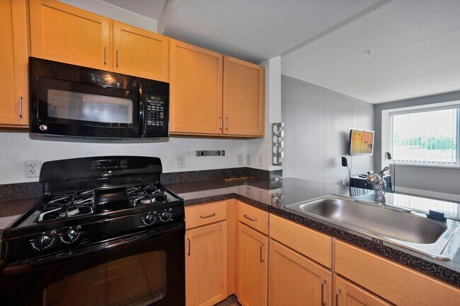 Foto del edificio - Available Now! Electric, Gas and Water included in Rent! Spacious Studio in an Amenity Rich Build...