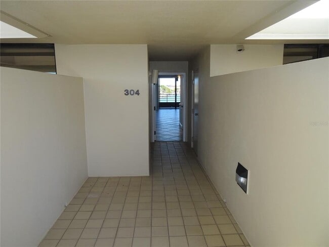 Foto del edificio - 2775 Kipps Colony Dr S