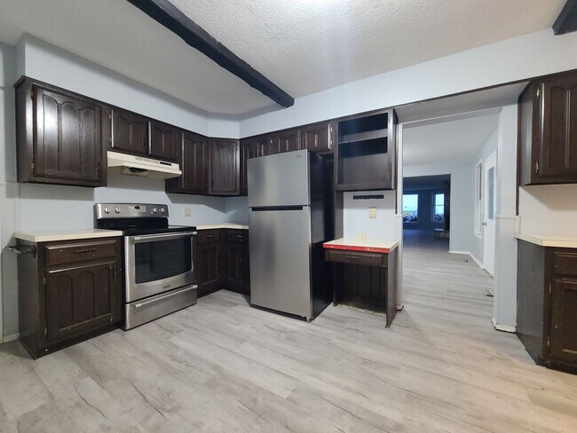 Foto del edificio - Spacious 5-bedroom, 2-bathroom home in Baroda