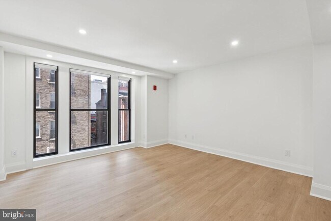 Building Photo - 135 S 19th St