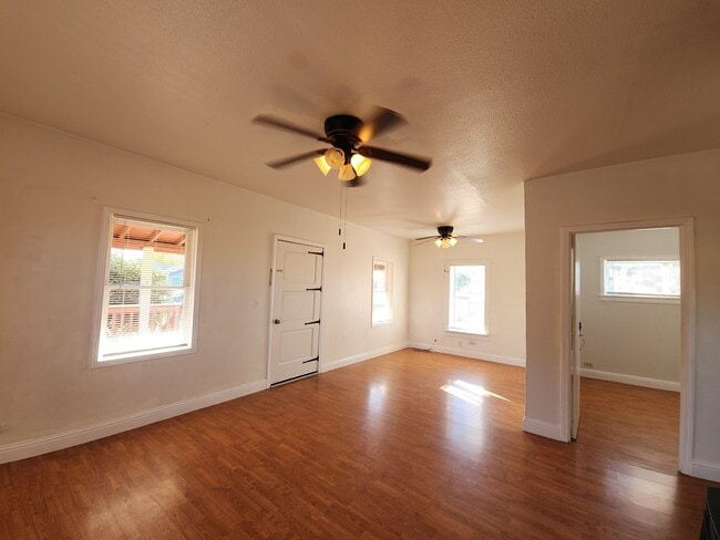 Building Photo - 9411 Windmill St