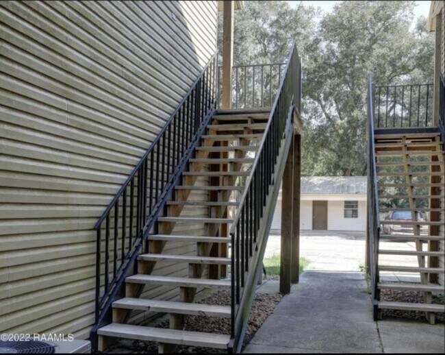 Building Photo - 300 Lozes Ave