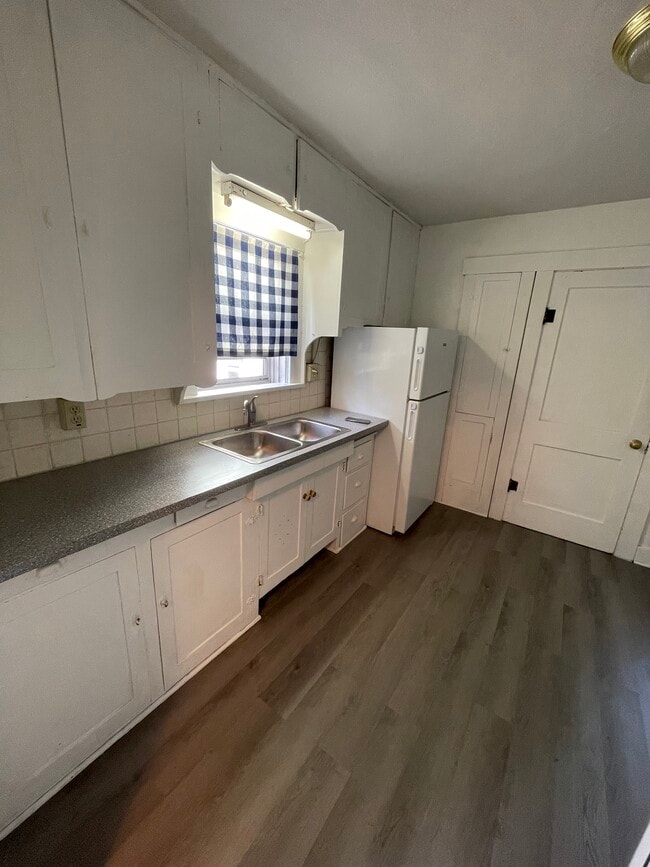 Kitchen - 1420 N Wahsatch Ave