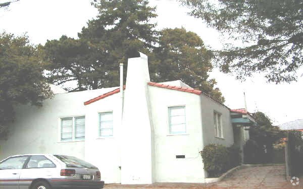 Building Photo - 2015-2017 McGee Ave