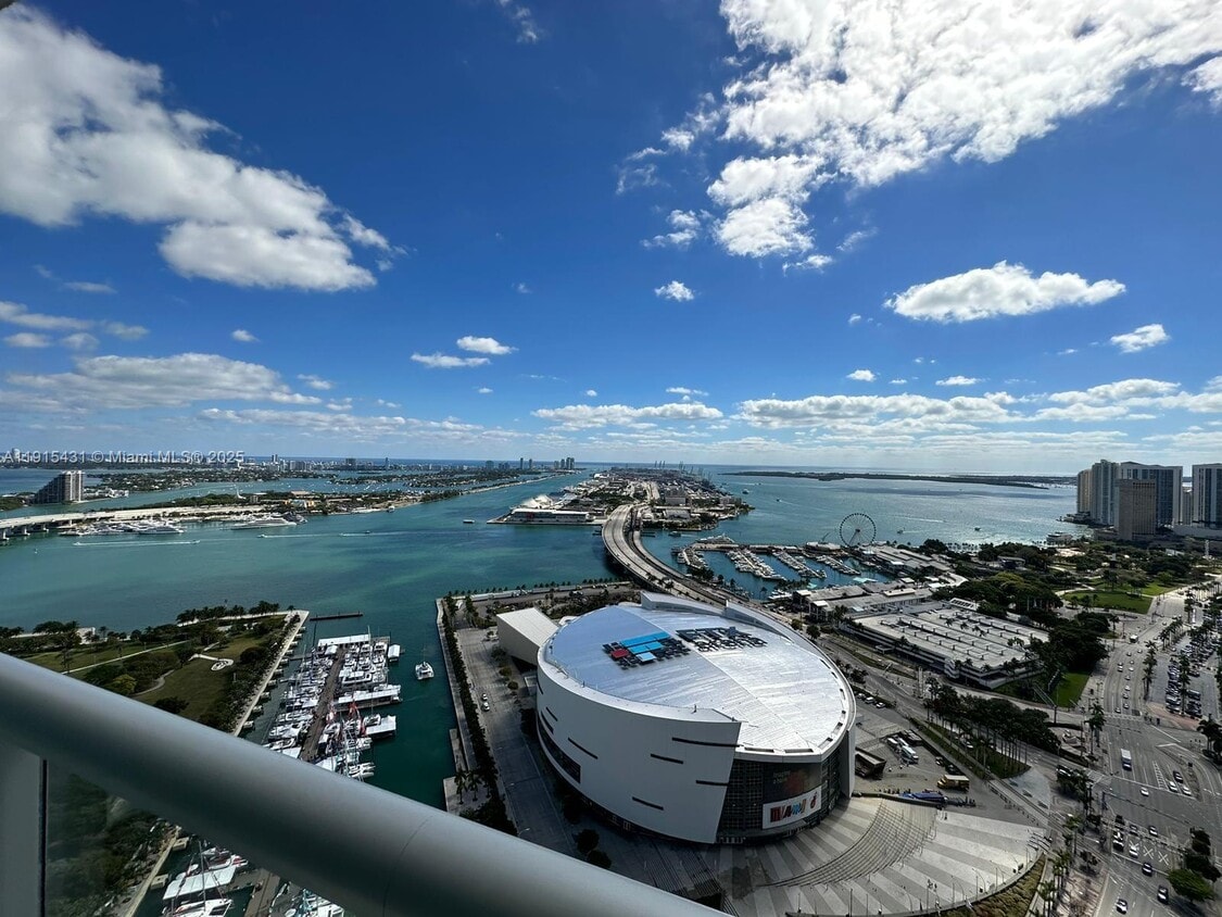 Foto principal - 888 Biscayne Blvd