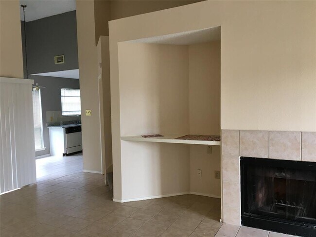 Foto del edificio - 8014 Crestwick Dr
