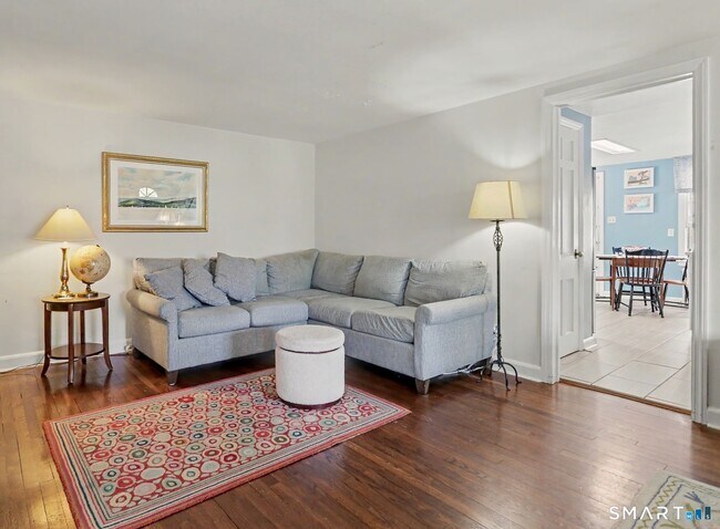 Foto del edificio - 40 Oakwood Dr