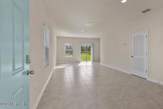 Building Photo - 21 Temple Dr