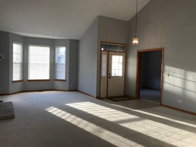 Building Photo - 994 Red Clover Dr