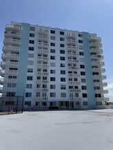 Building Photo - 925 N Halifax Ave
