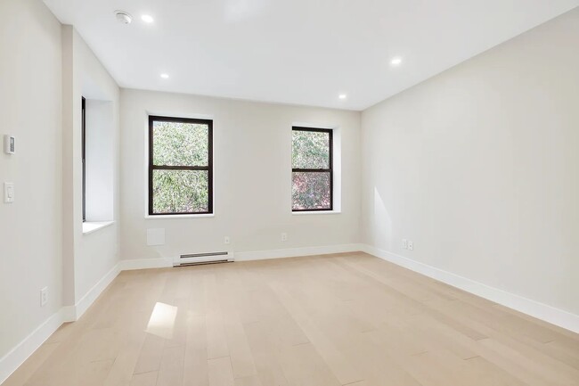 Building Photo - 239 E 33rd St