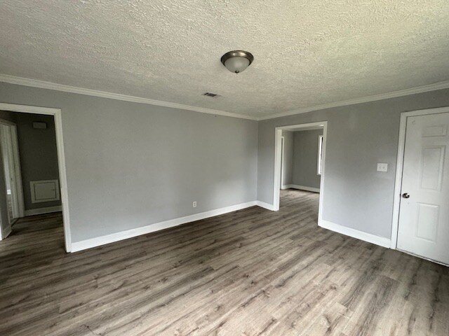 Building Photo - 881 Brandon Ave