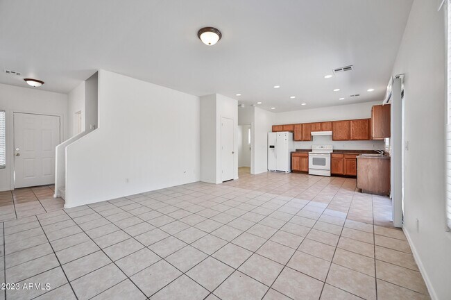 Foto del edificio - 630 E Dekalb Ln
