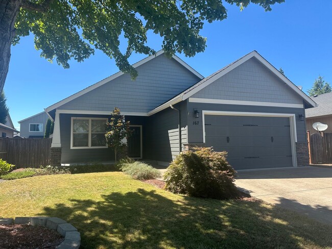 Building Photo - Beautifully updated 3 bedroom 2 bath house...