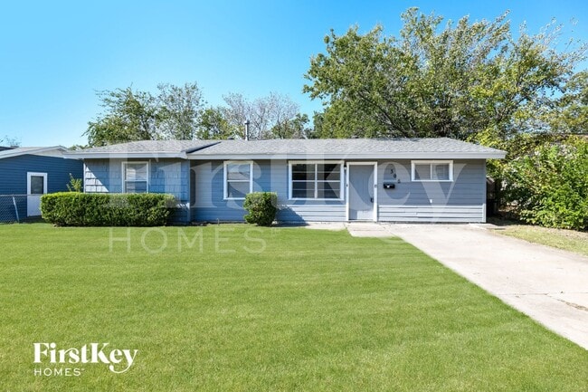 Building Photo - 308 Bluebonnet St