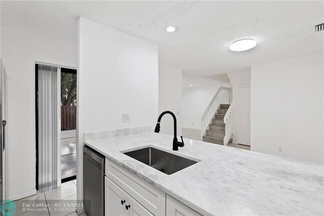 Building Photo - 3917 Cocoplum Cir